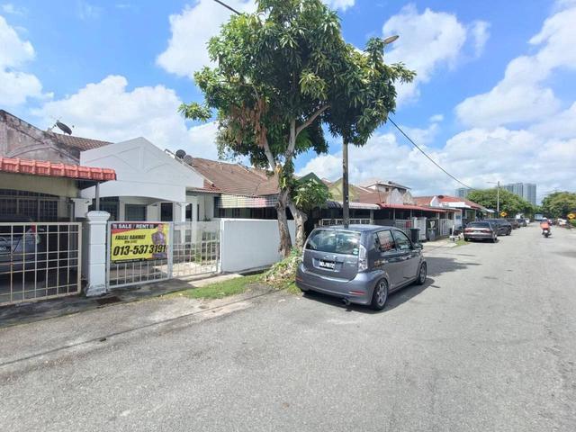 Terraced House for sale in Malaka