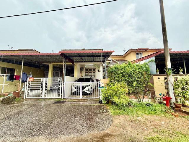 Terraced House for sale in Malaka