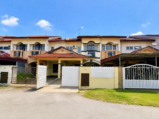 Terraced House for sale in Malaka