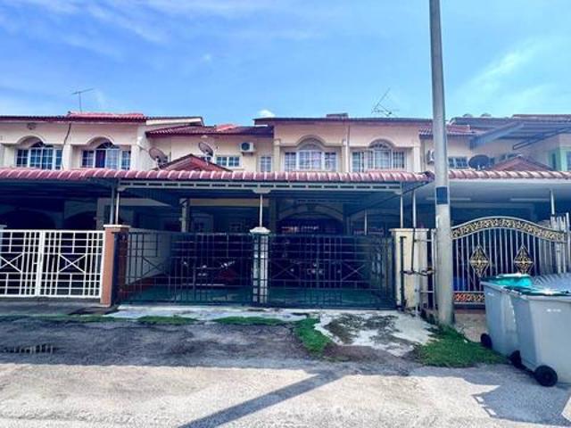 Terraced House for sale in Malaka