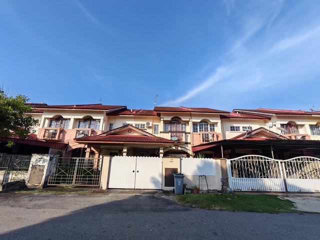 Terraced House for sale in Malaka