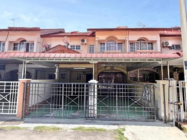 Terraced House for sale in Malaka