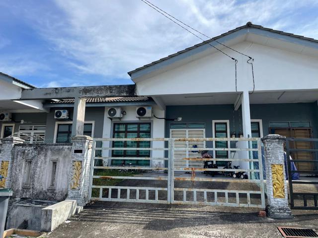 Terraced House for sale in Malaka