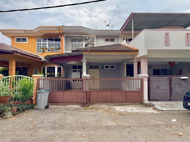 Terraced House for sale in Malaka