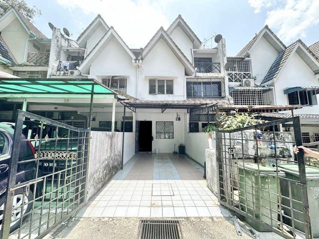 Townhouse for sale in Country Heights Damansara, Kuala Lumpur