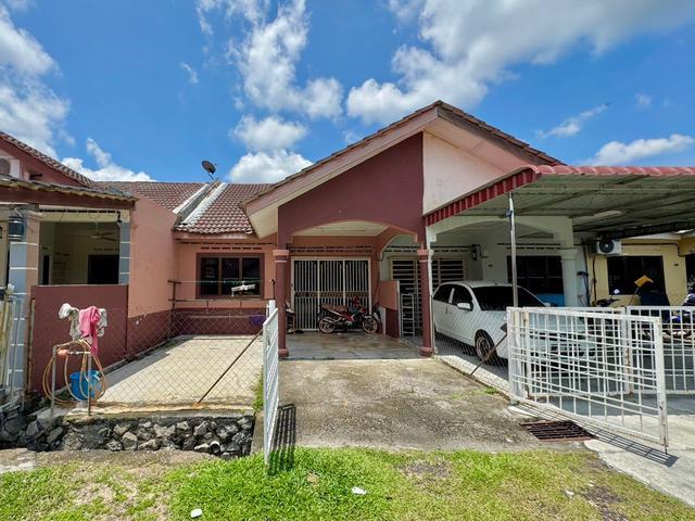 Terraced House for sale in Malaka