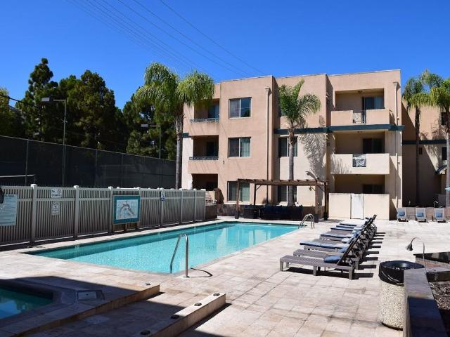 Apartment for rent in Canoga Park, California