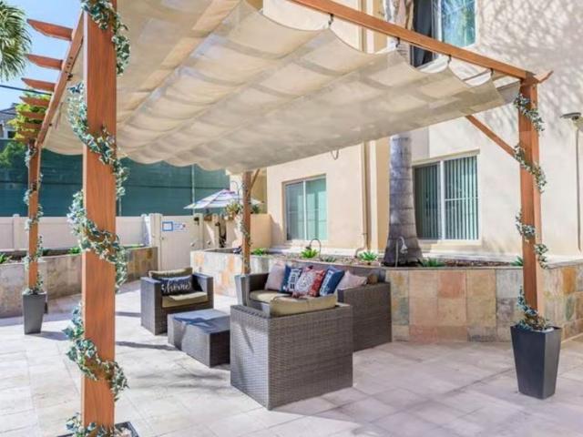Apartment for rent in Canoga Park, California