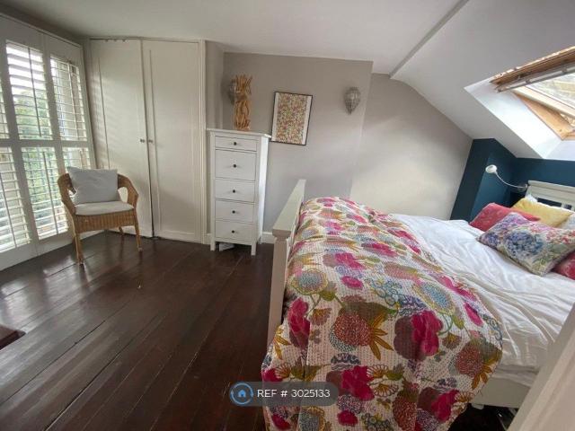 Room for rent in Charlton, Greater London