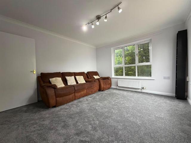 Apartment for rent in Yiewsley, Greater London