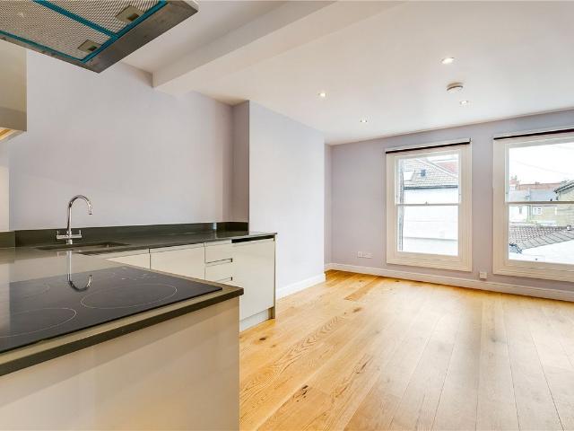 Apartment for rent in West Kensington, Greater London