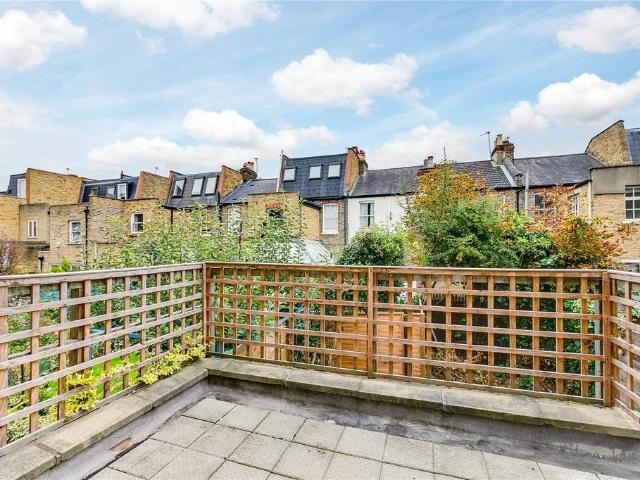 Apartment for rent in West Kensington, Greater London