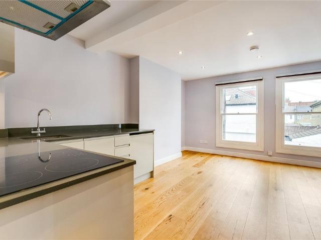 Apartment for rent in West Kensington, Greater London