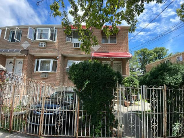 House for sale in The Bronx, Arverne