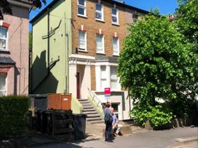 Apartment for rent in London Borough of Croydon, Addiscombe