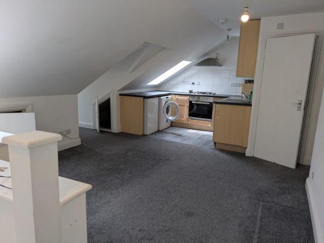 Apartment for rent in Queen's Park, Greater London