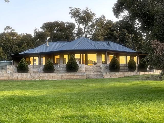 Cottage for sale in Wundowie, Western Australia