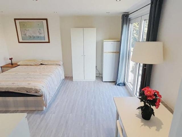 Studio for rent in Brondesbury, Greater London