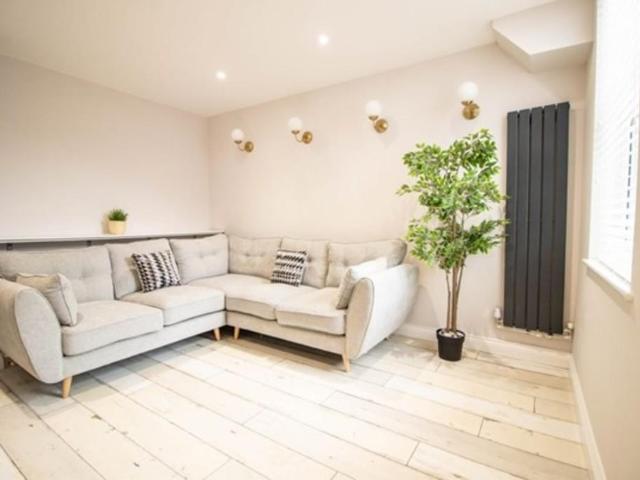 House for rent in Kensington, Calderstones