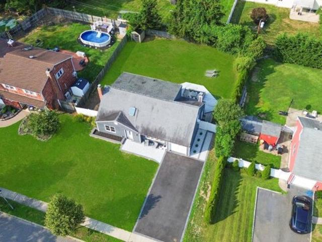 House for sale in Nesconset