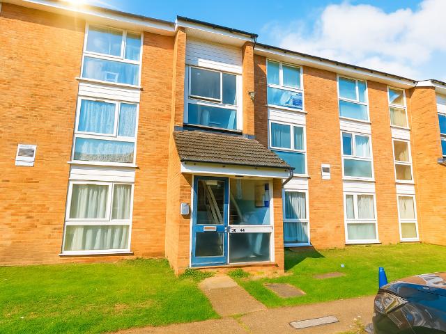 Apartment for rent in Newbury Park, Greater London