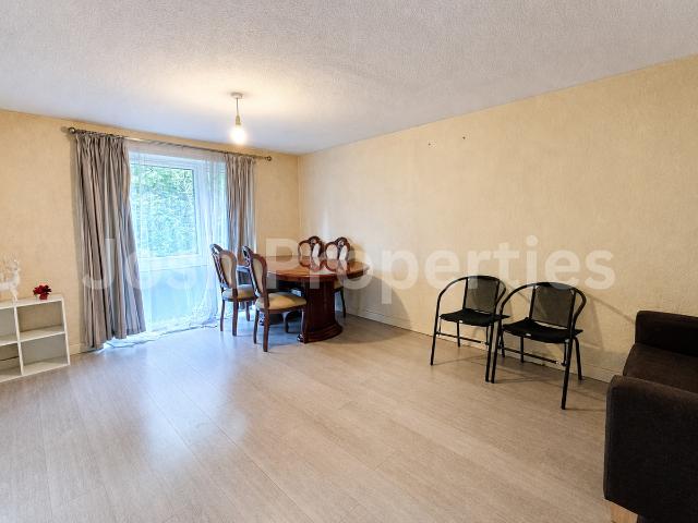 Apartment for rent in Newbury Park, Greater London