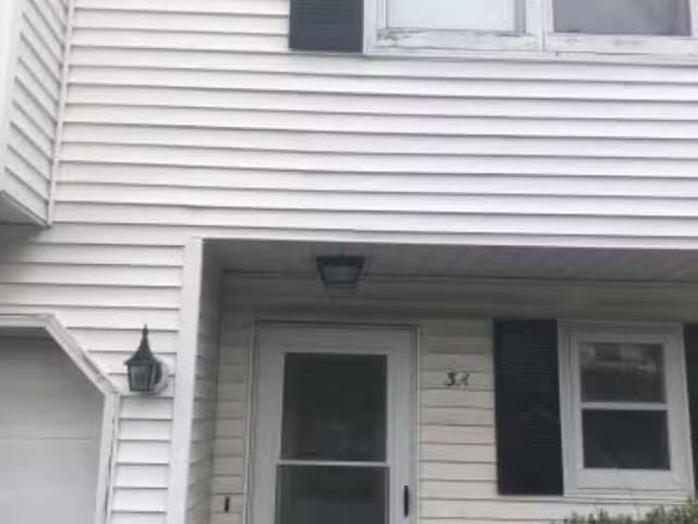 Condo for rent in Albany