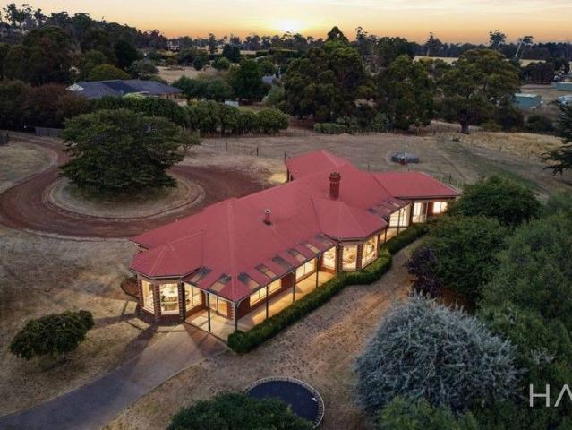 Cottage for sale in Longford, Tasmania