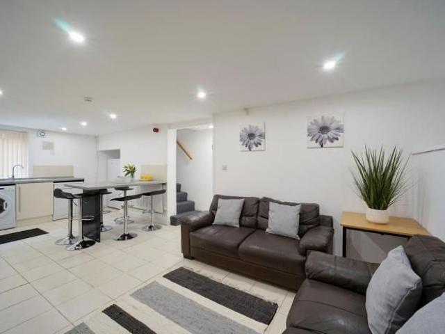 Room for rent in Woodhouse Cliff, Leeds