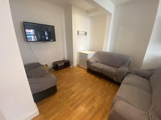 House for rent in Woodhouse, West Yorkshire