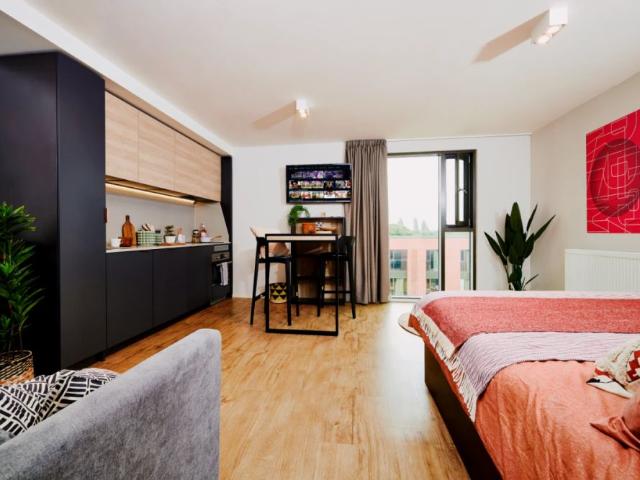 Studio for rent in Stirchley, West Midlands