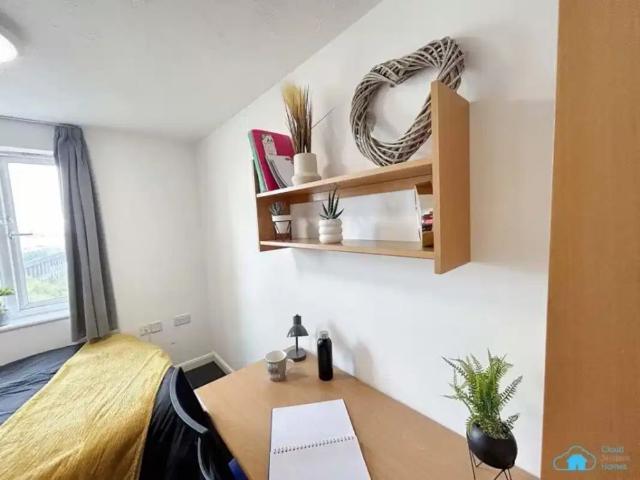 Room for rent in Troy Town, Rochester