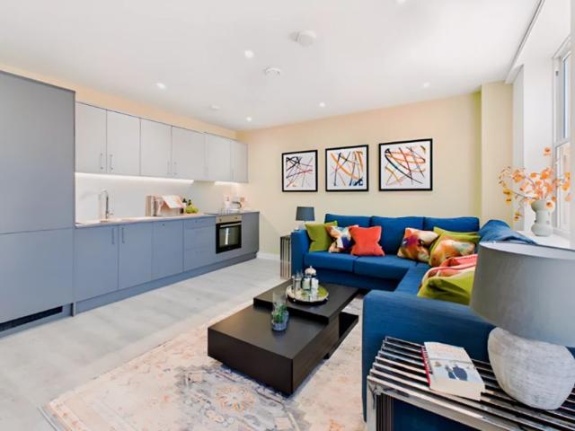 Apartment for rent in Row Town, Surrey