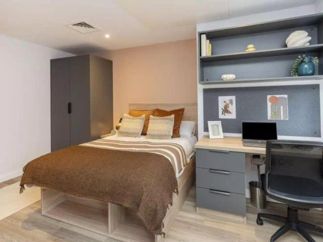 Studio for rent in West Yorkshire