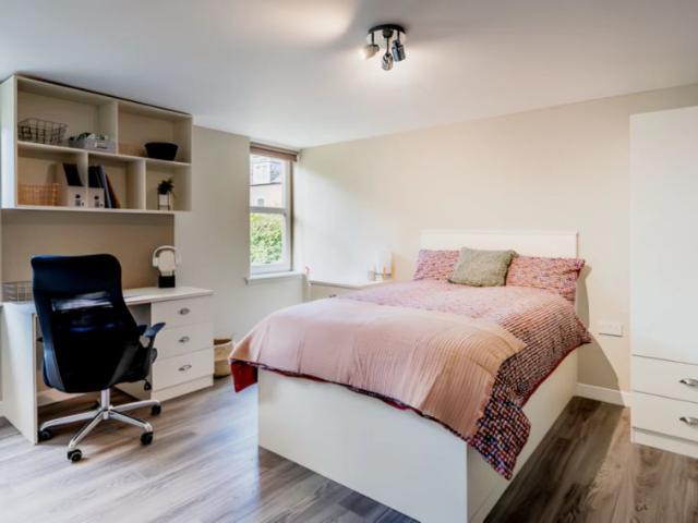 Studio for rent in West End, Scotland
