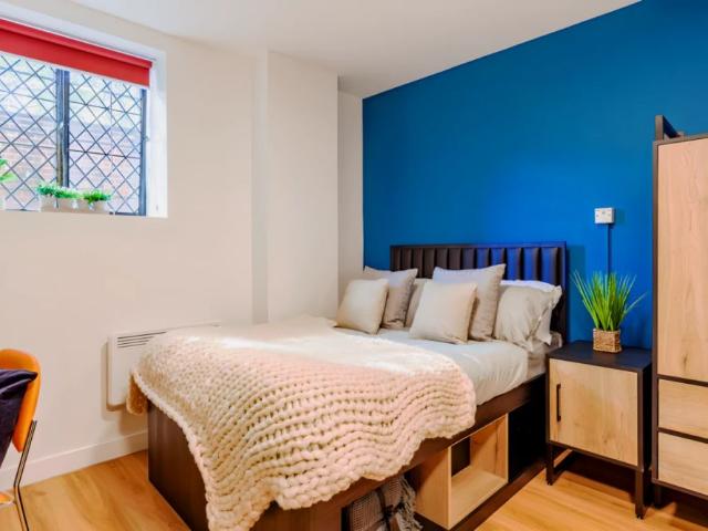 Studio for rent in Little Woodhouse, Leeds