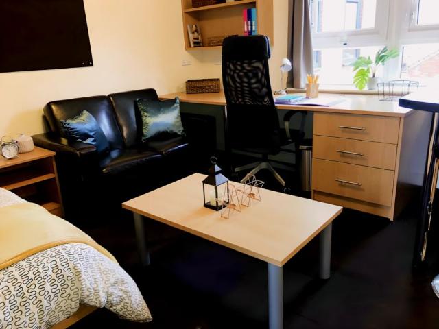 Studio for rent in Elmfield, Leicestershire