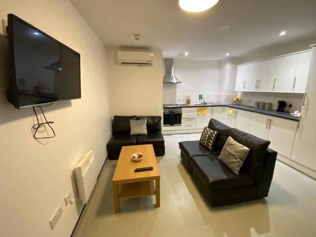 Studio for rent in Great Horton, West Yorkshire