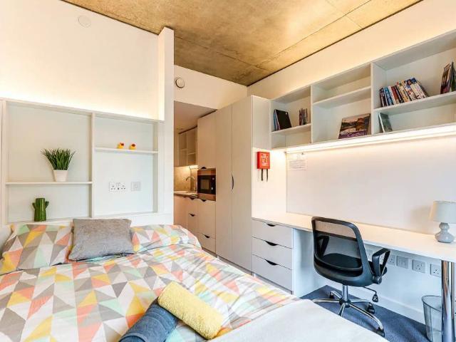 Studio for rent in Egham, Runnymede