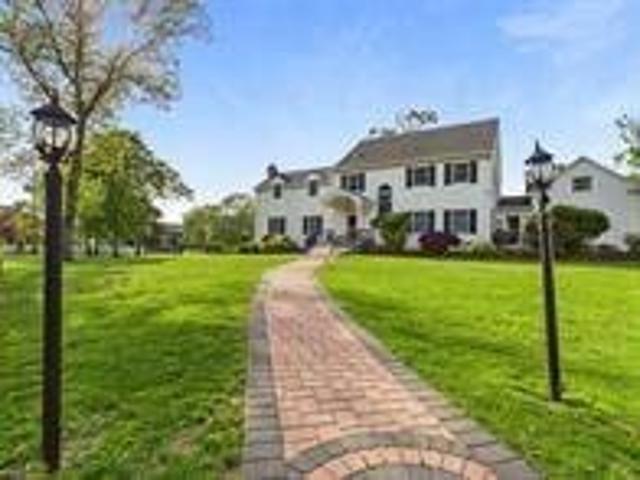House for sale in Bayport House for sale in Bayport