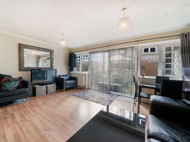 Apartment for rent in South Beddington, Greater London