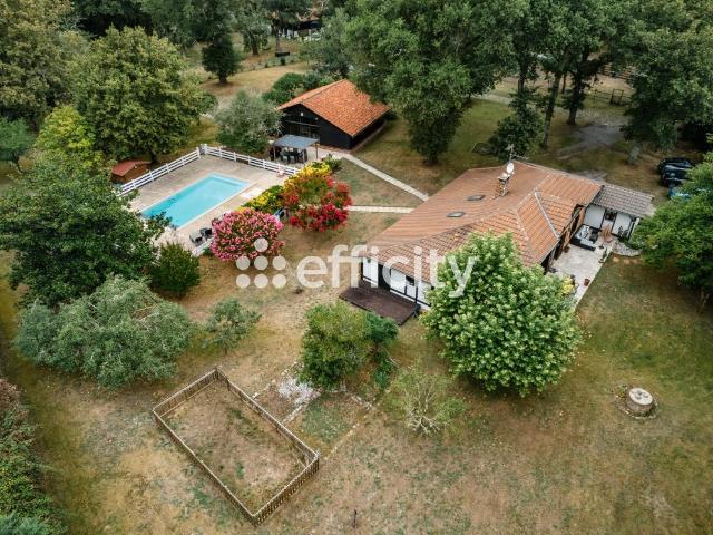 Maison vente à Azur, Brun Maison vente à Azur, Brun