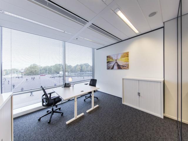 Bedrijfspand te huur in Rivierenbuurt, Den Haag