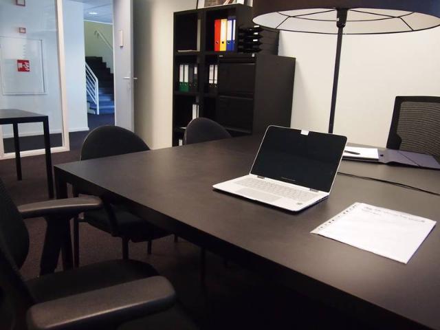 Bedrijfspand te huur in Loosduinen, Den Haag