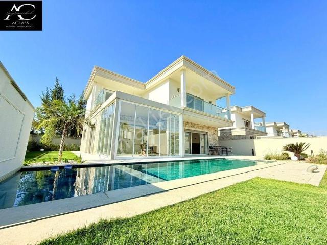 Kuşadasi, Aydin içerisinde satılık Villa