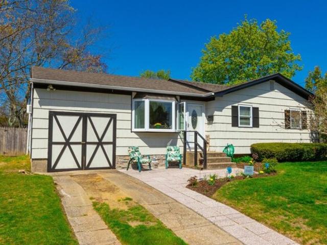 House for sale in Blue Point