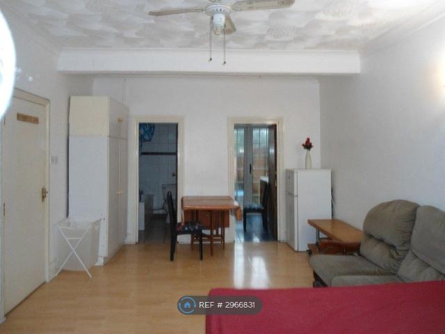 Studio for rent in London Borough of Hounslow, Osterley