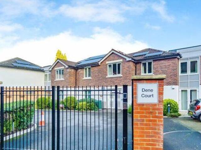 House for sale in Hillview, Surrey