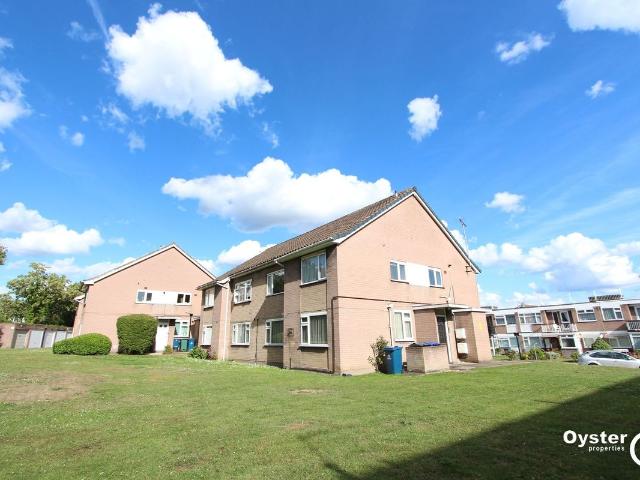 Apartment for rent in Little Stanmore, Greater London