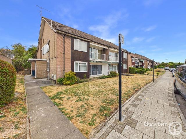 Apartment for rent in Little Stanmore, Greater London